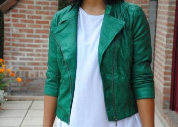 Какво да носите със зелено яке?